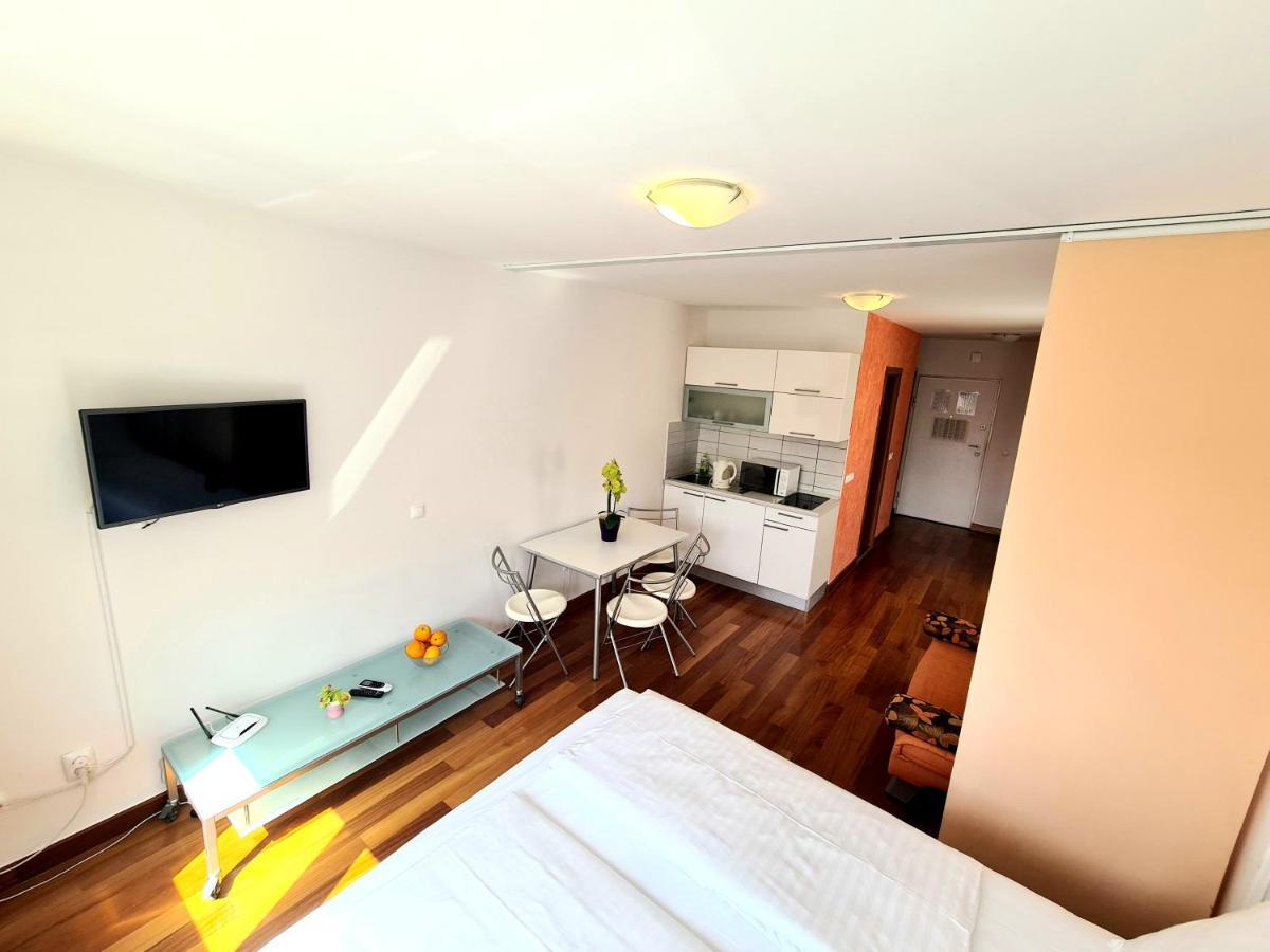 Apartments Veronika Макарська Екстер'єр фото